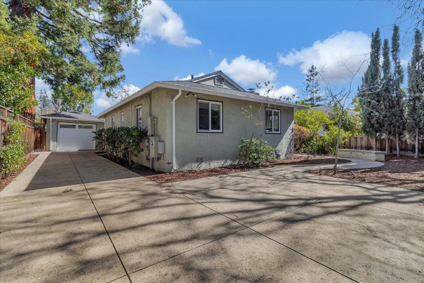 Property Photo:  224 Willow Road  CA 94025 