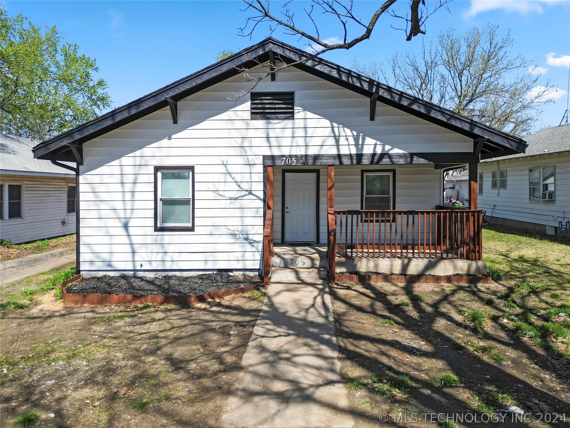 Property Photo:  705 W Main Street  OK 74421 