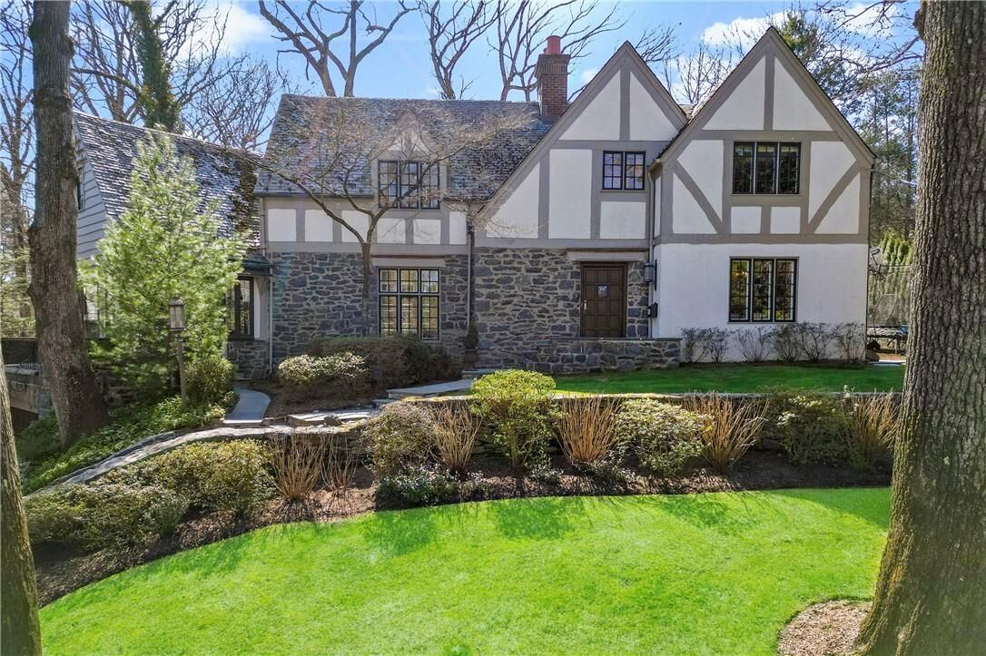 Property Photo:  14 West Drive  NY 10538 