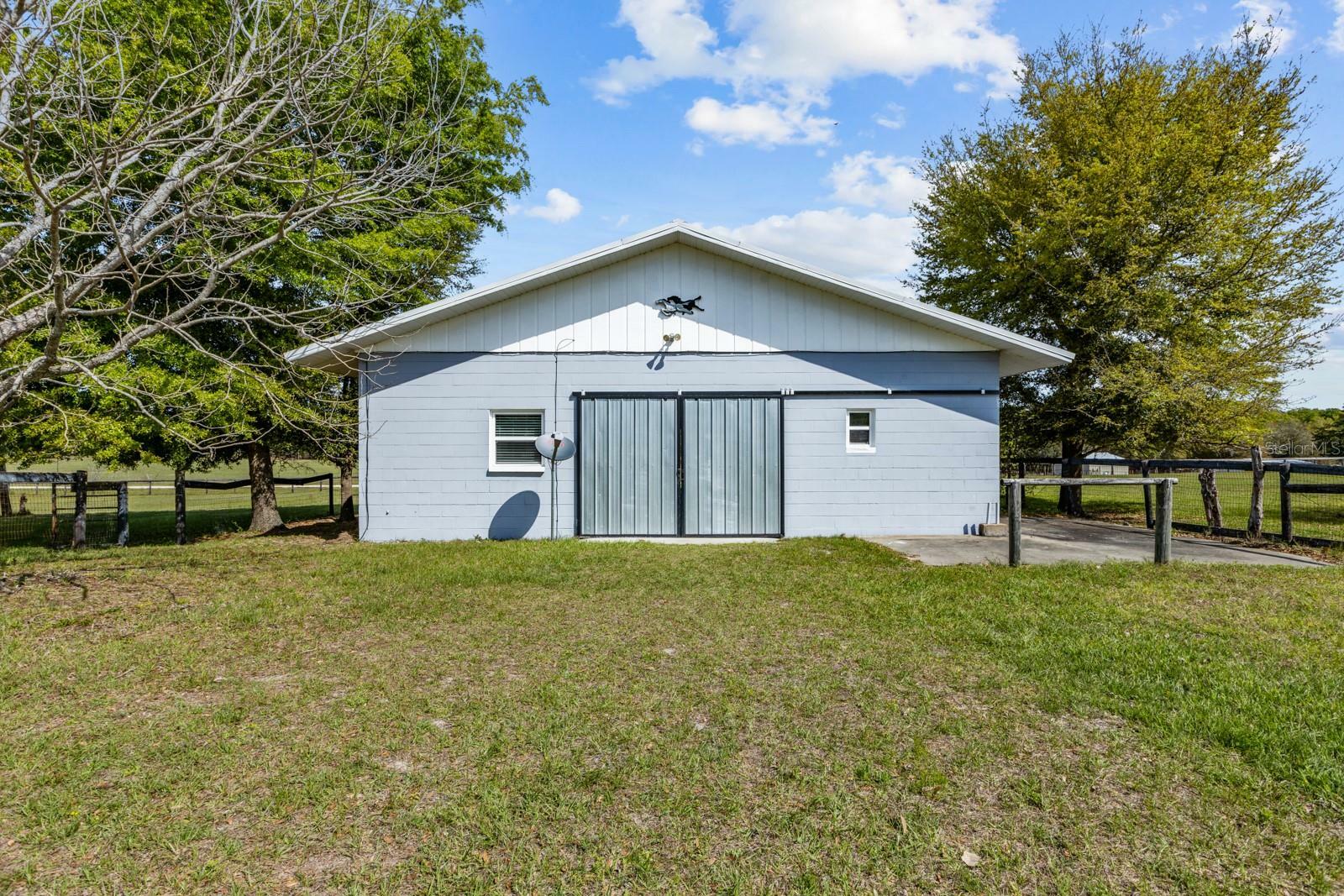 Property Photo:  4891 NE County Road 337  FL 32621 