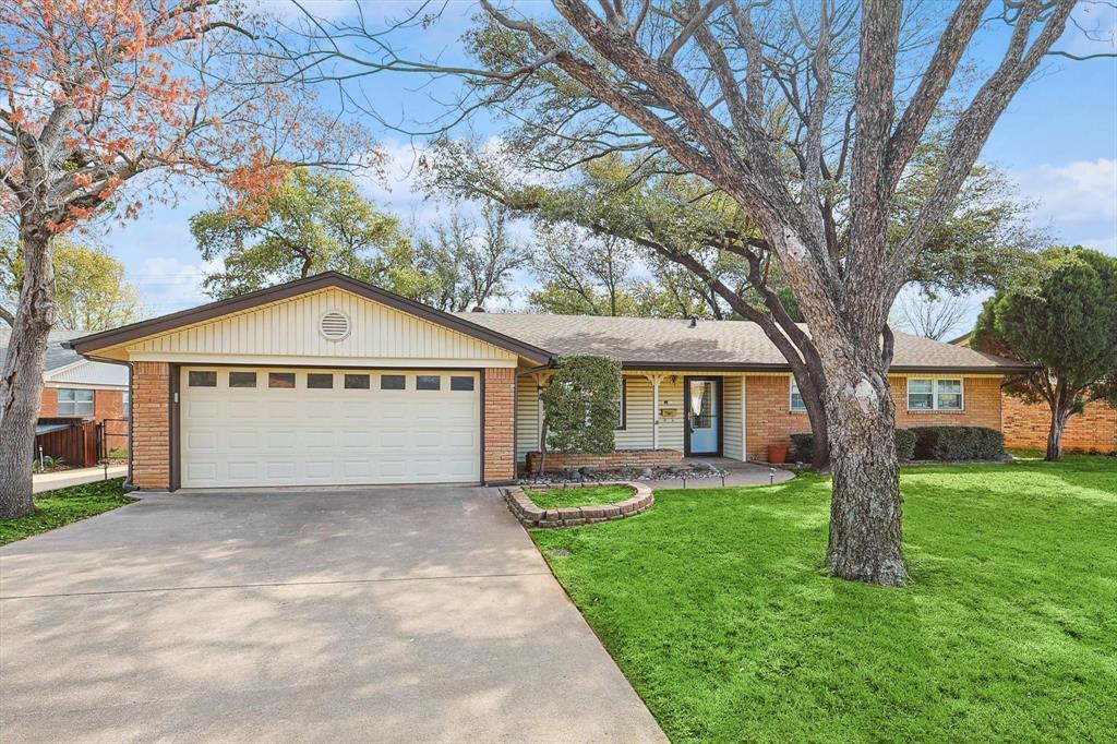Property Photo: 505 Yorkshire Drive TX 76040