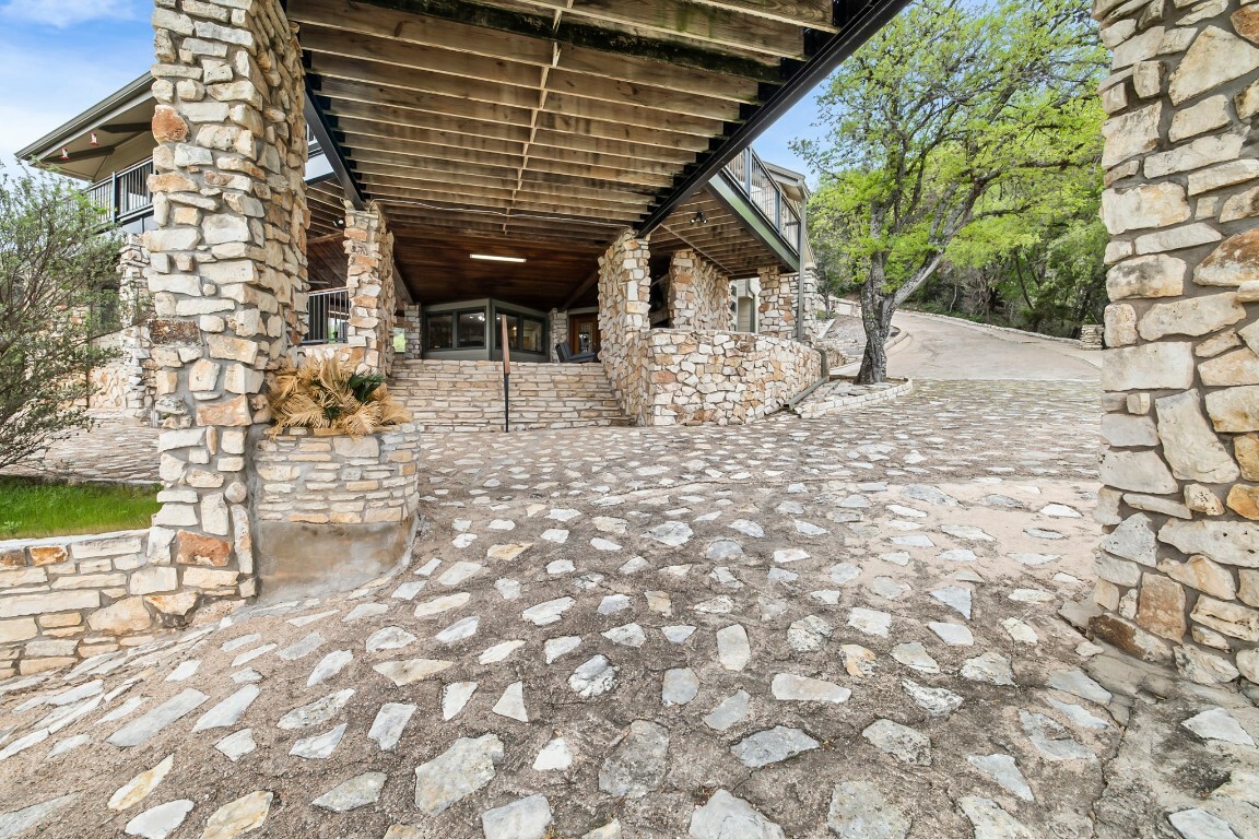 Property Photo:  413 Coventry Road  TX 78669 