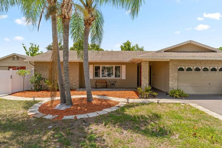 Property Photo:  2223 Lynn Court  FL 34698 