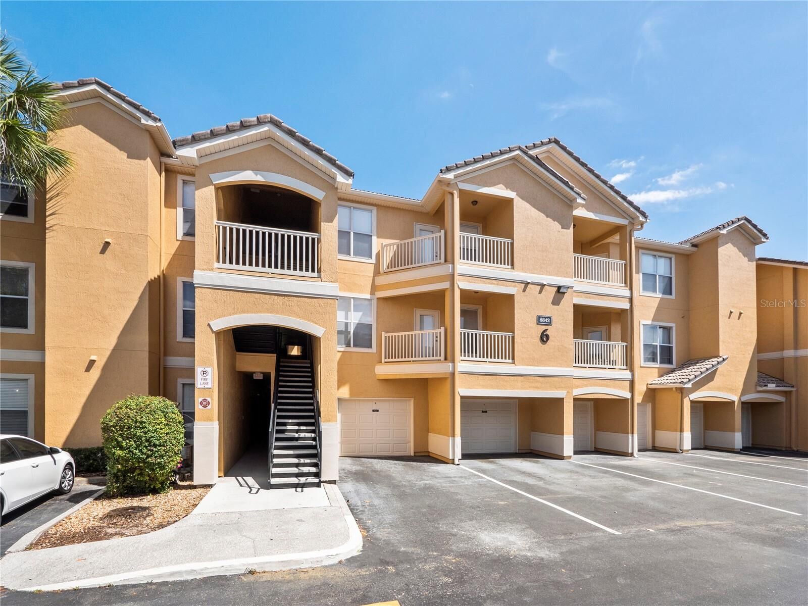 Property Photo:  8842 Villa View Circle 302  FL 32821 