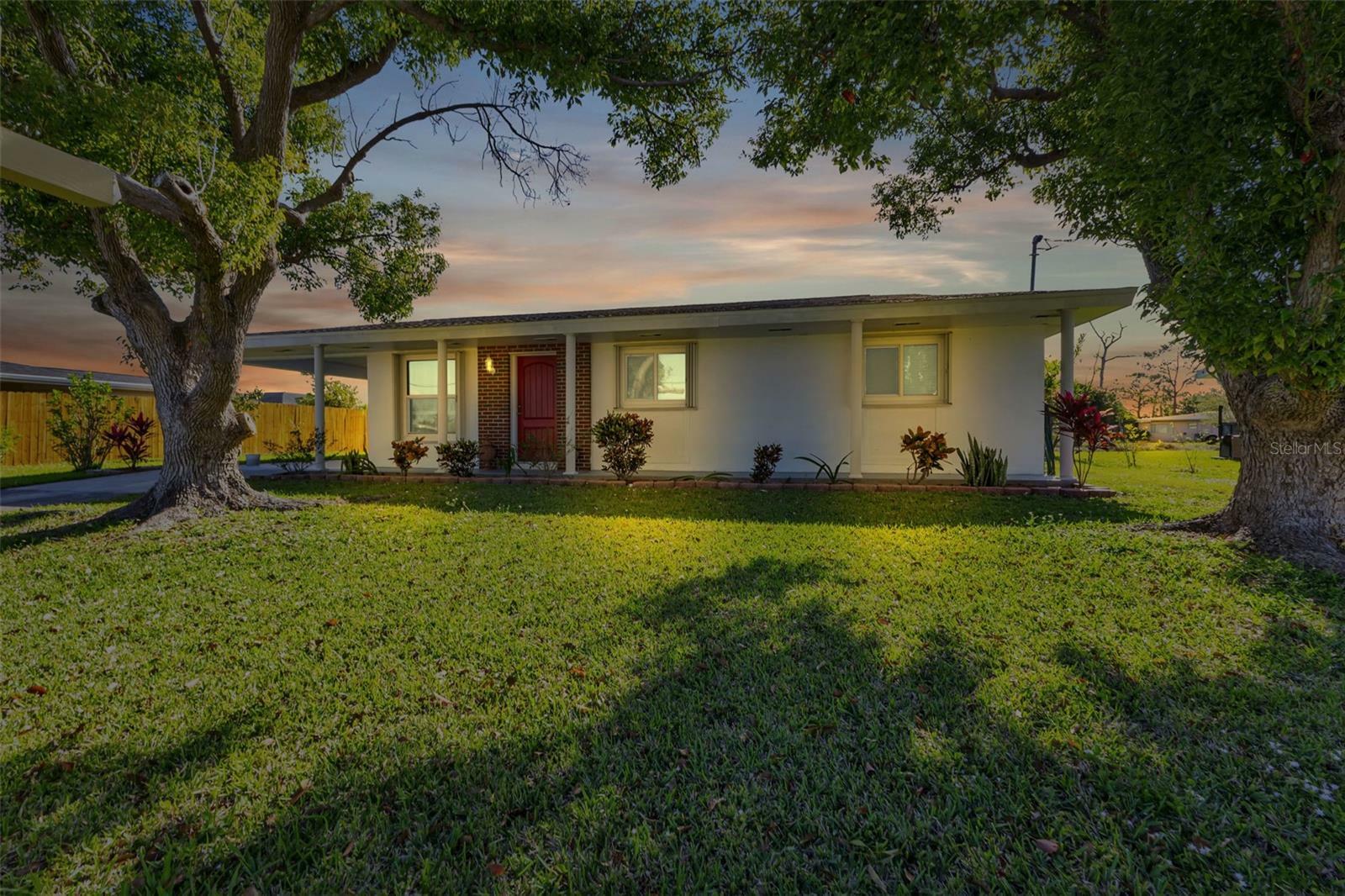 Property Photo:  2308 Conway Boulevard  FL 33952 