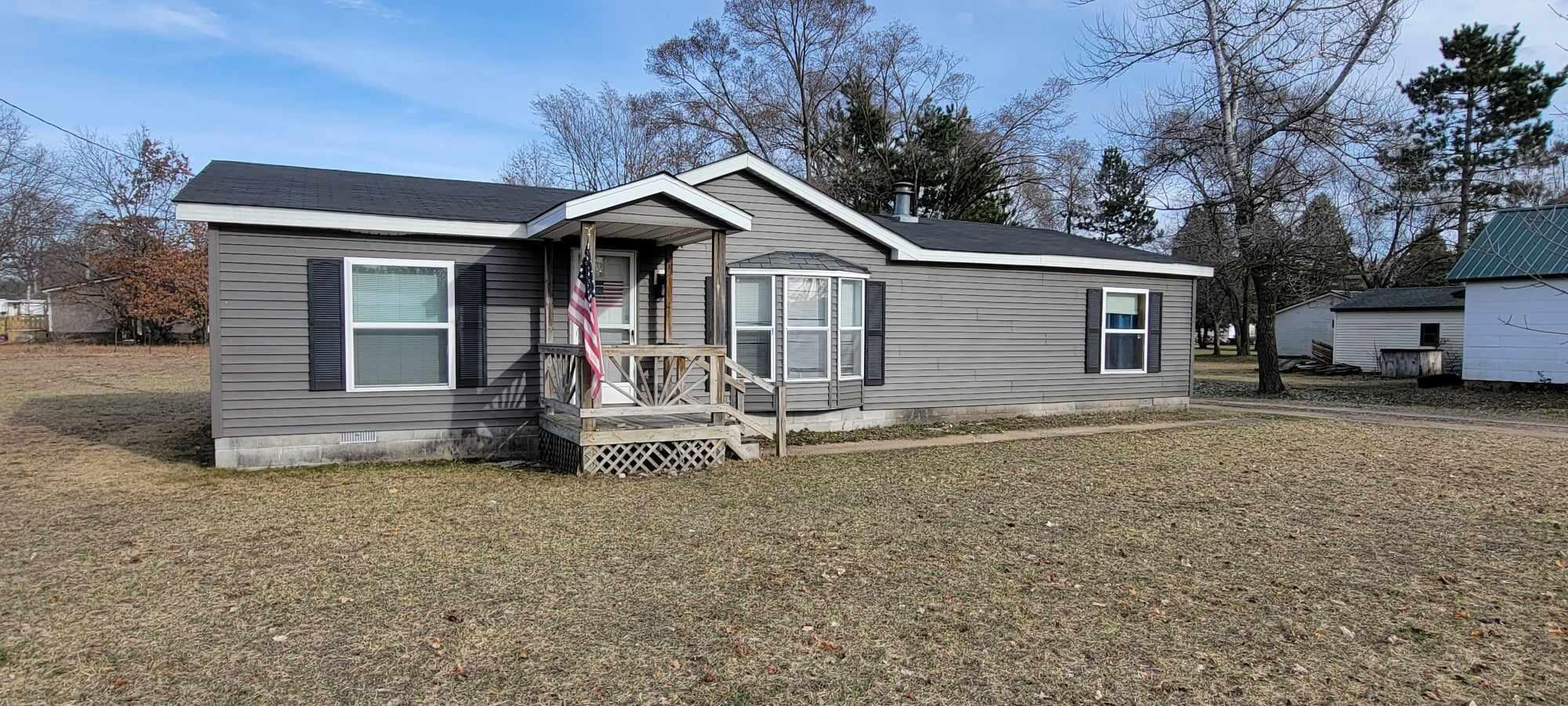 Property Photo: 1012 Henderson Street MI 49307