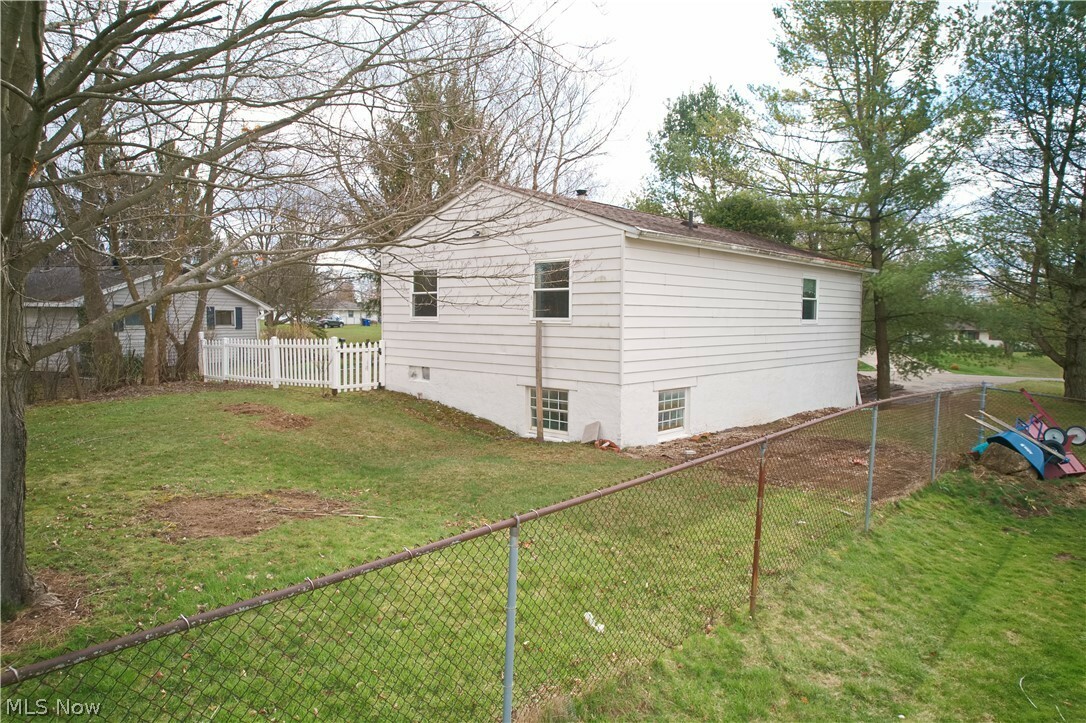 Property Photo:  1663 Evergreen Drive  OH 44241 