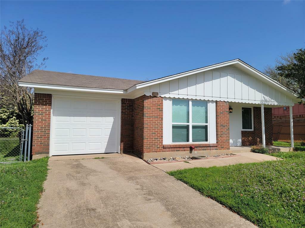 Property Photo:  6118 Shadydell Drive  TX 76135 