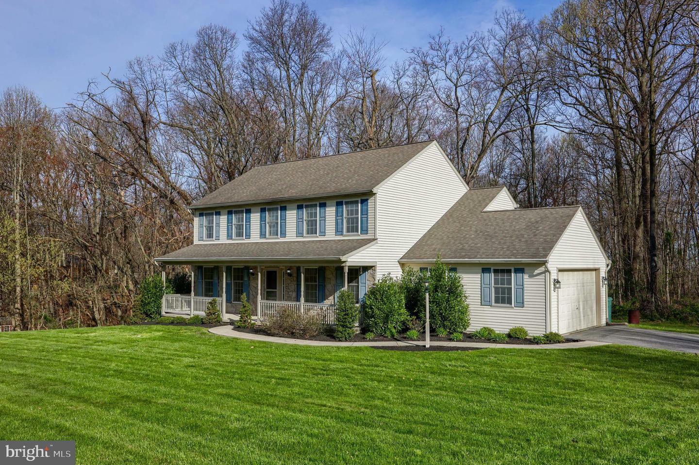 Property Photo:  91 Oak Glen Drive  PA 17565 