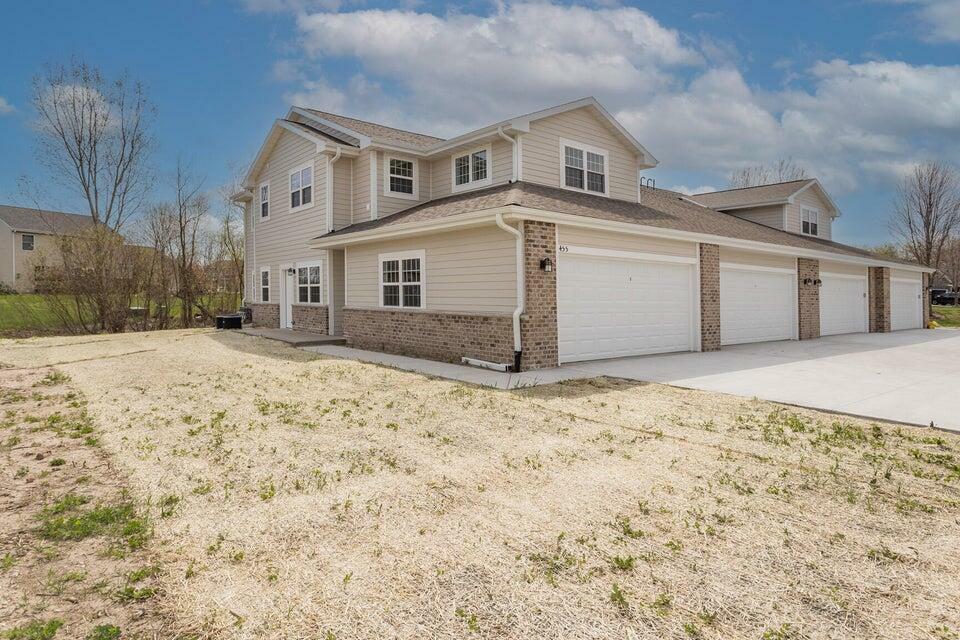 Property Photo: 445 Hillary Cir B WI 53038