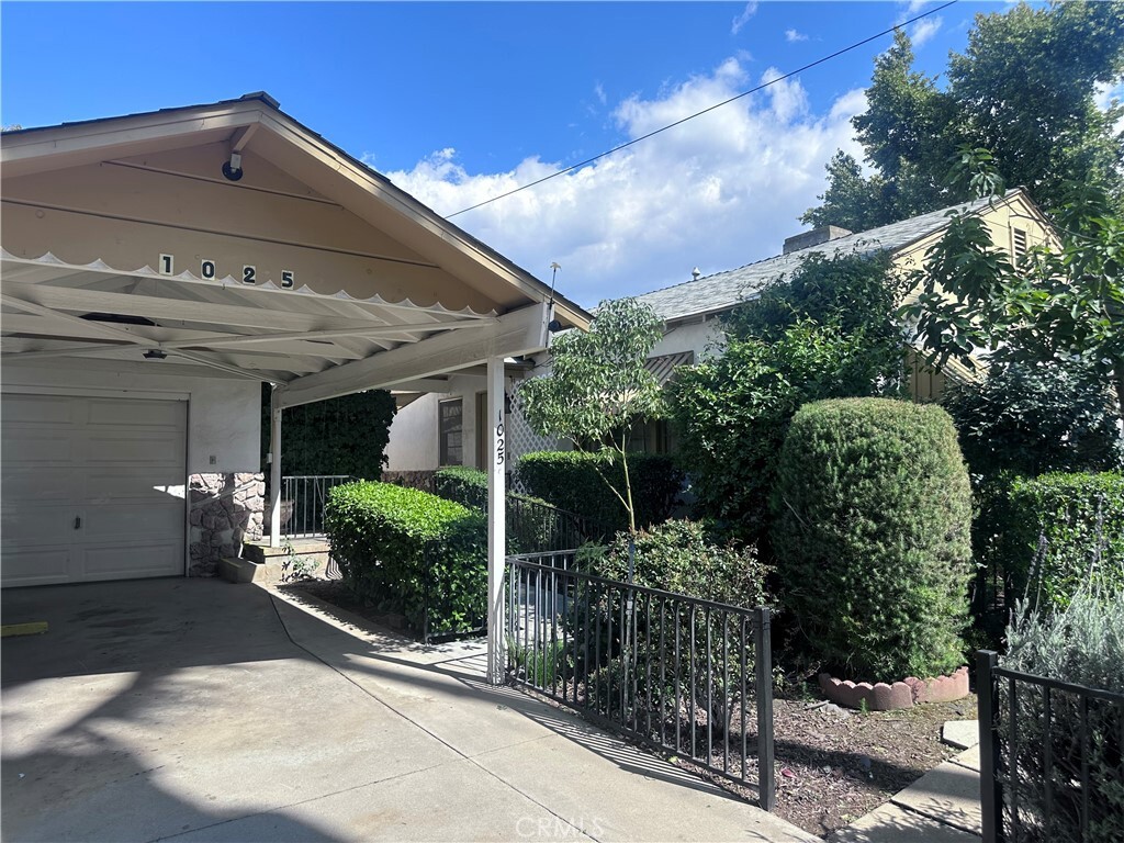 Property Photo:  1025 San Jacinto Street  CA 92373 