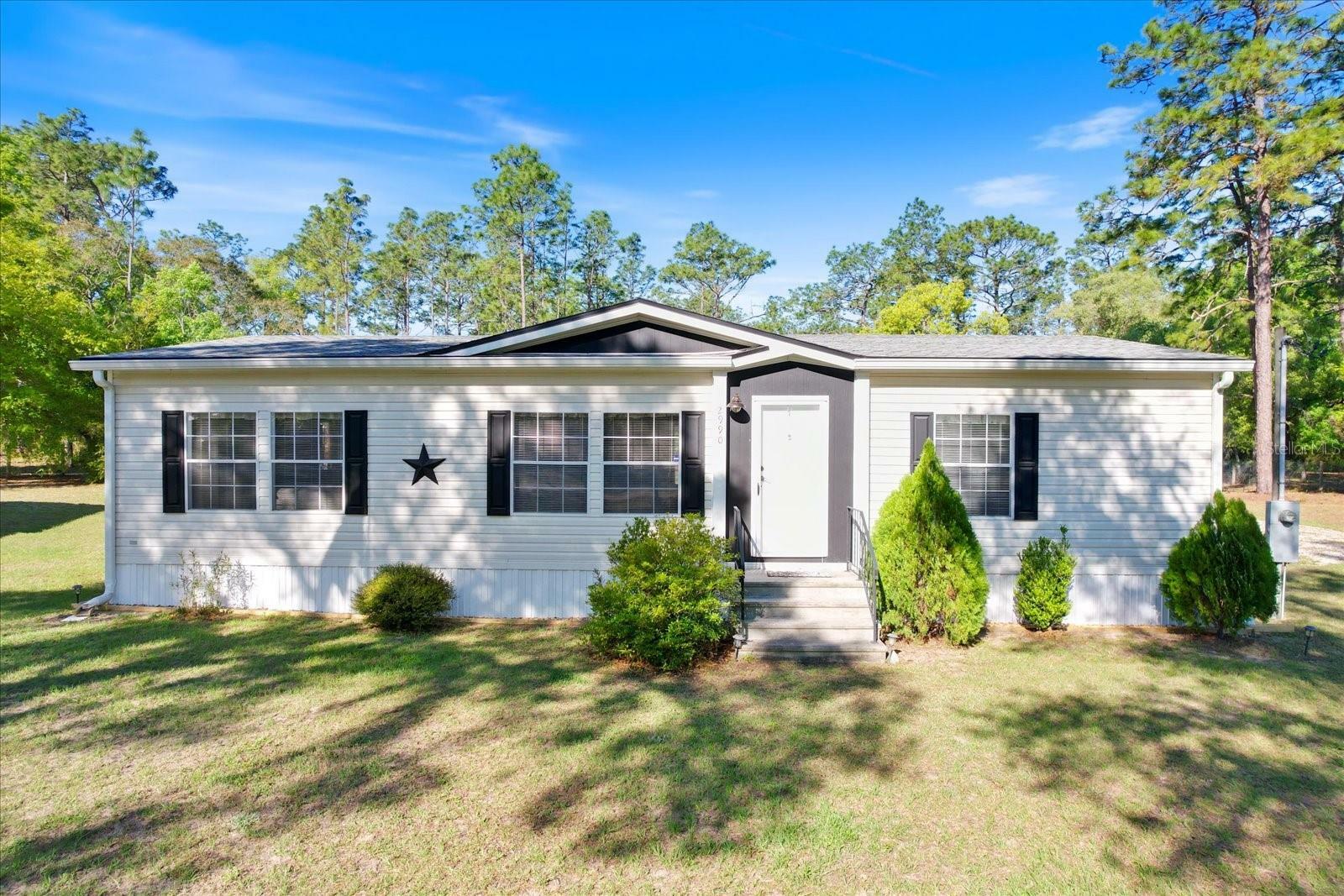 Property Photo:  2990 SE 143rd Terrace  FL 32668 