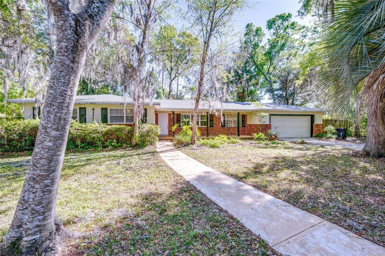 Property Photo: 4117 NW 34th Place FL 32606