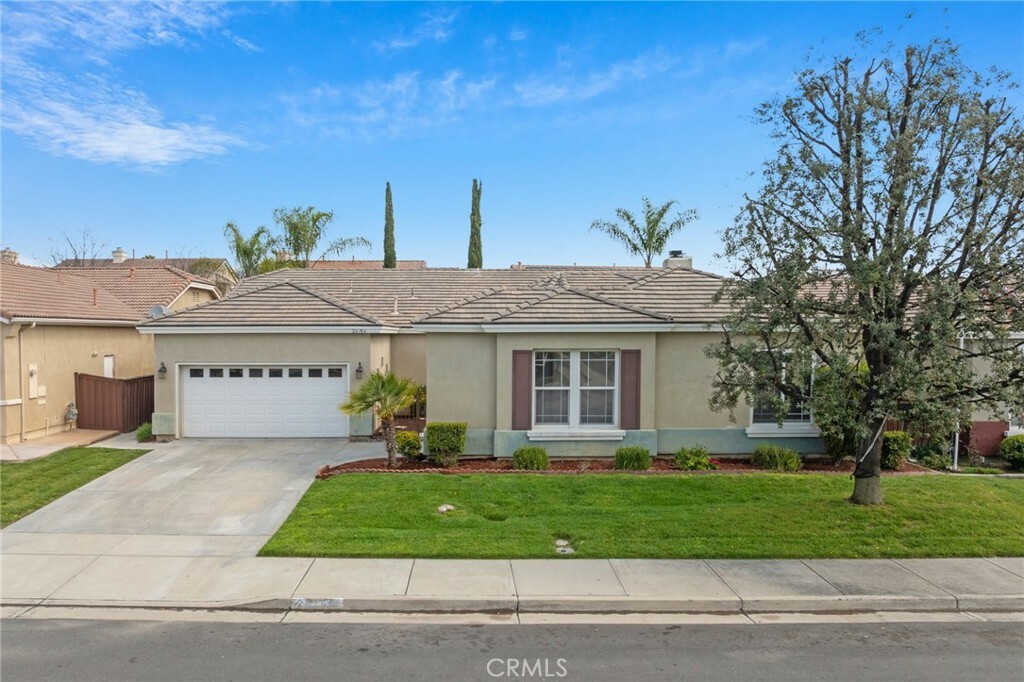 Property Photo:  26766 Trafalgar Way  CA 92563 