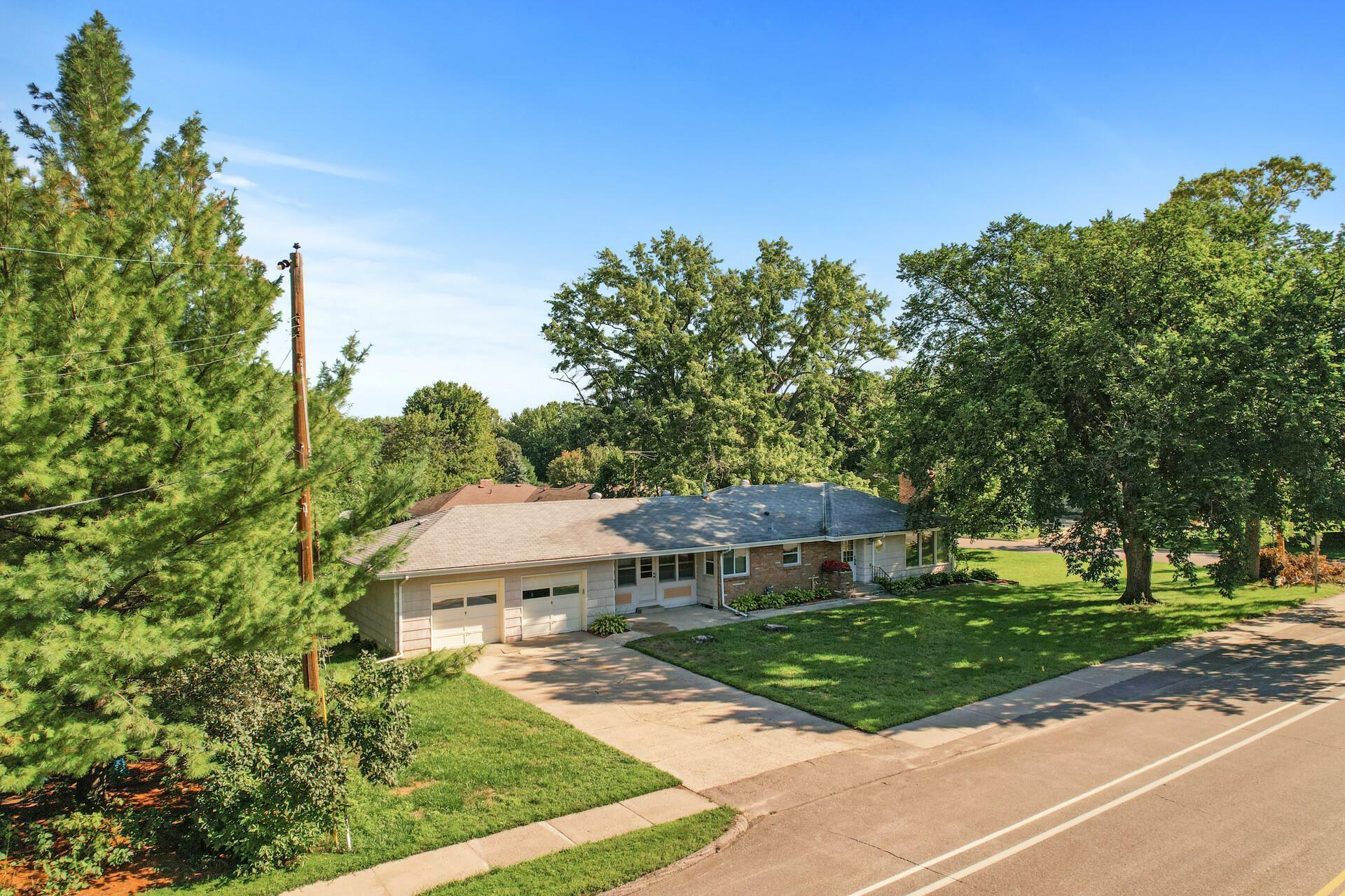 Property Photo:  4700 Glenwood Avenue  MN 55422 