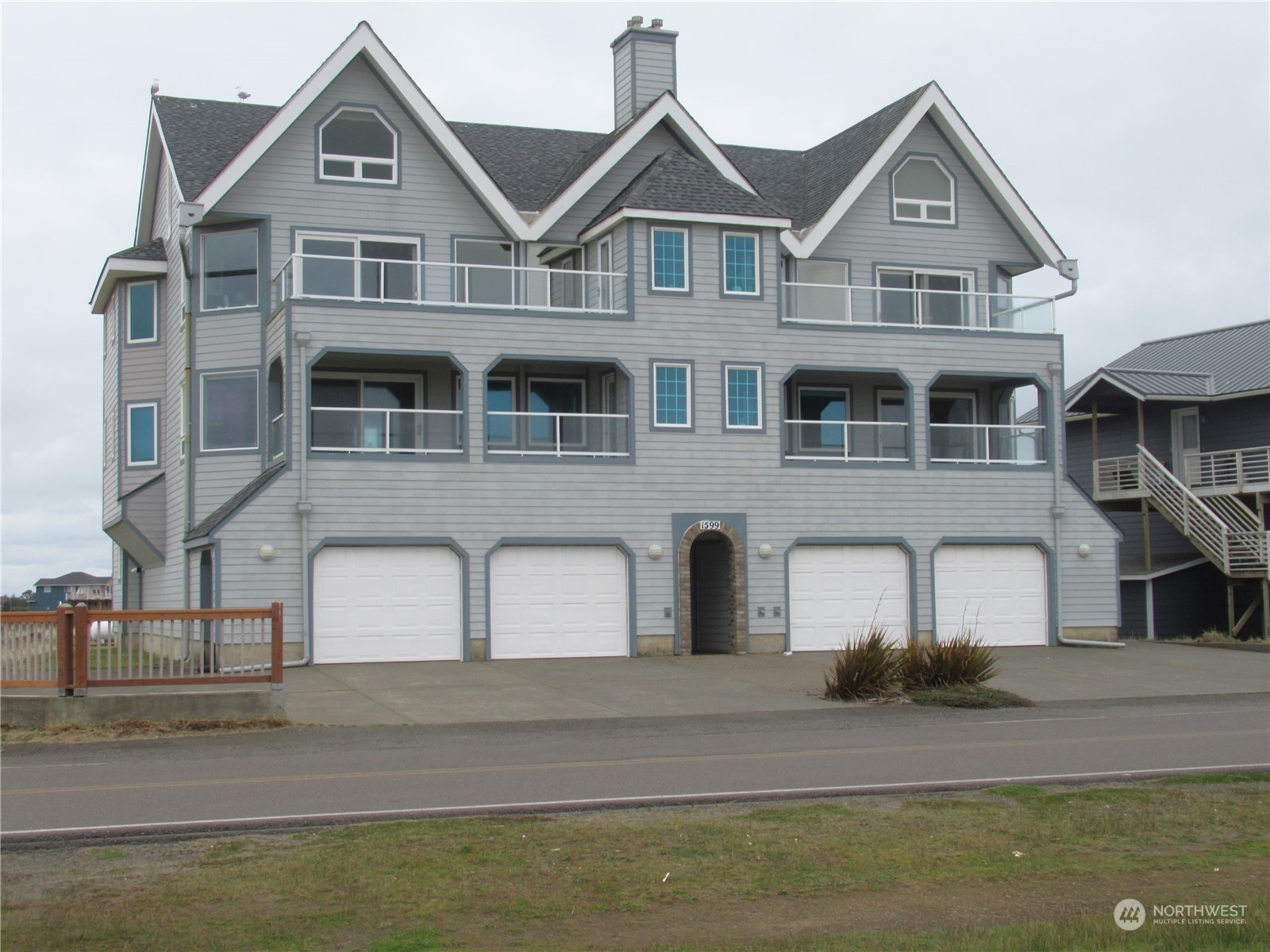 Property Photo:  1599 E Ocean Shores Boulevard SW 3  WA 98569 