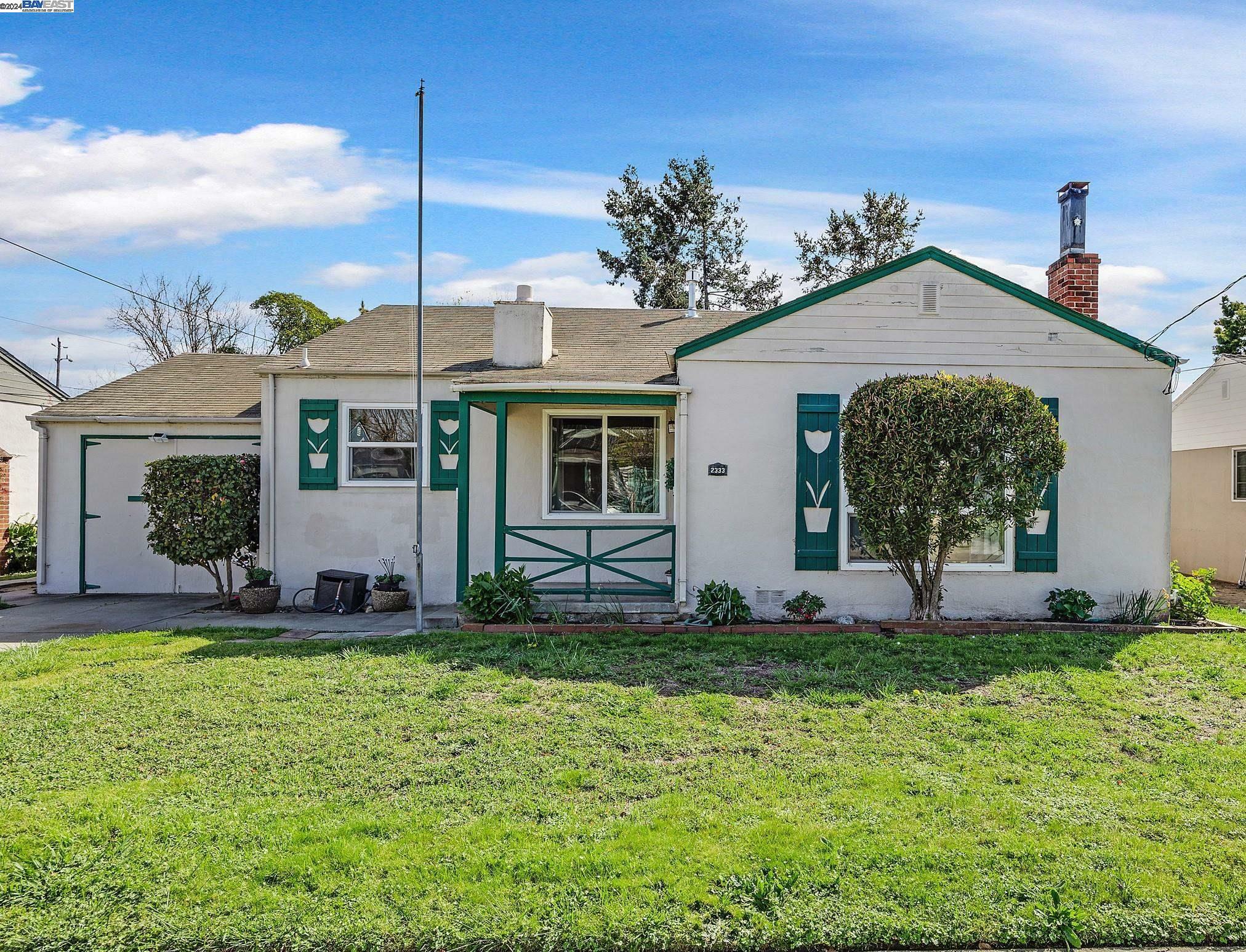 Property Photo:  2333 Reading Ave  CA 94546 