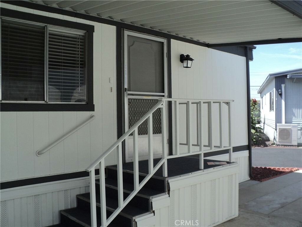 Property Photo:  5678 Shull Street 4  CA 90201 