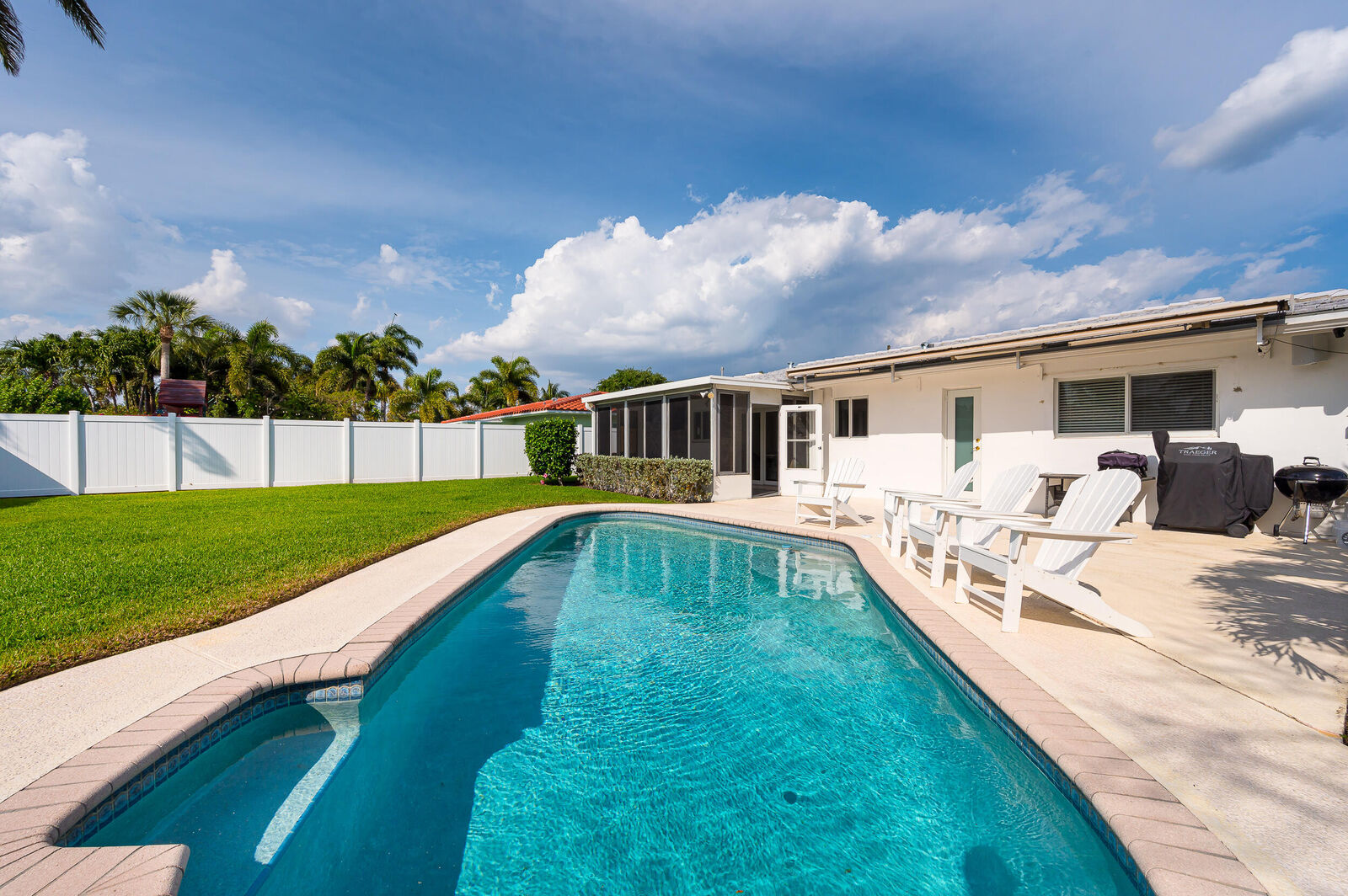 Property Photo:  411 SE 5th Avenue  FL 33060 