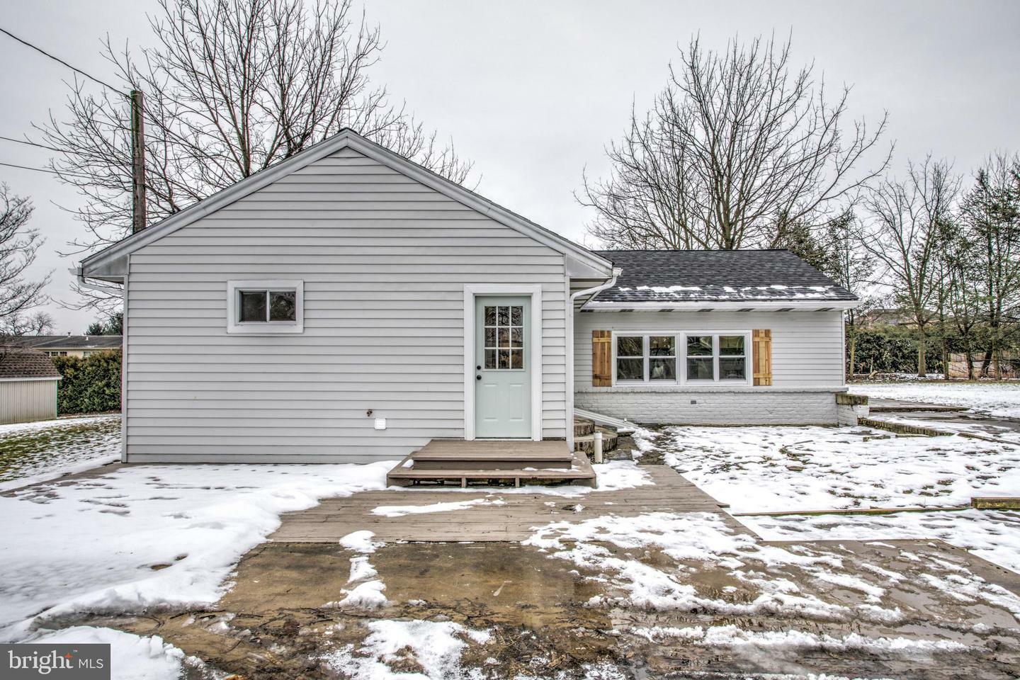 Property Photo:  150 W Governor Road  PA 17033 