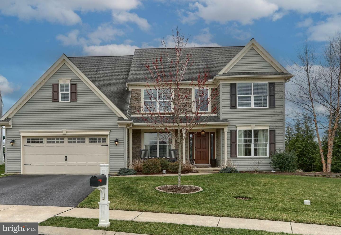 Property Photo: 41 Finch Drive PA 17003