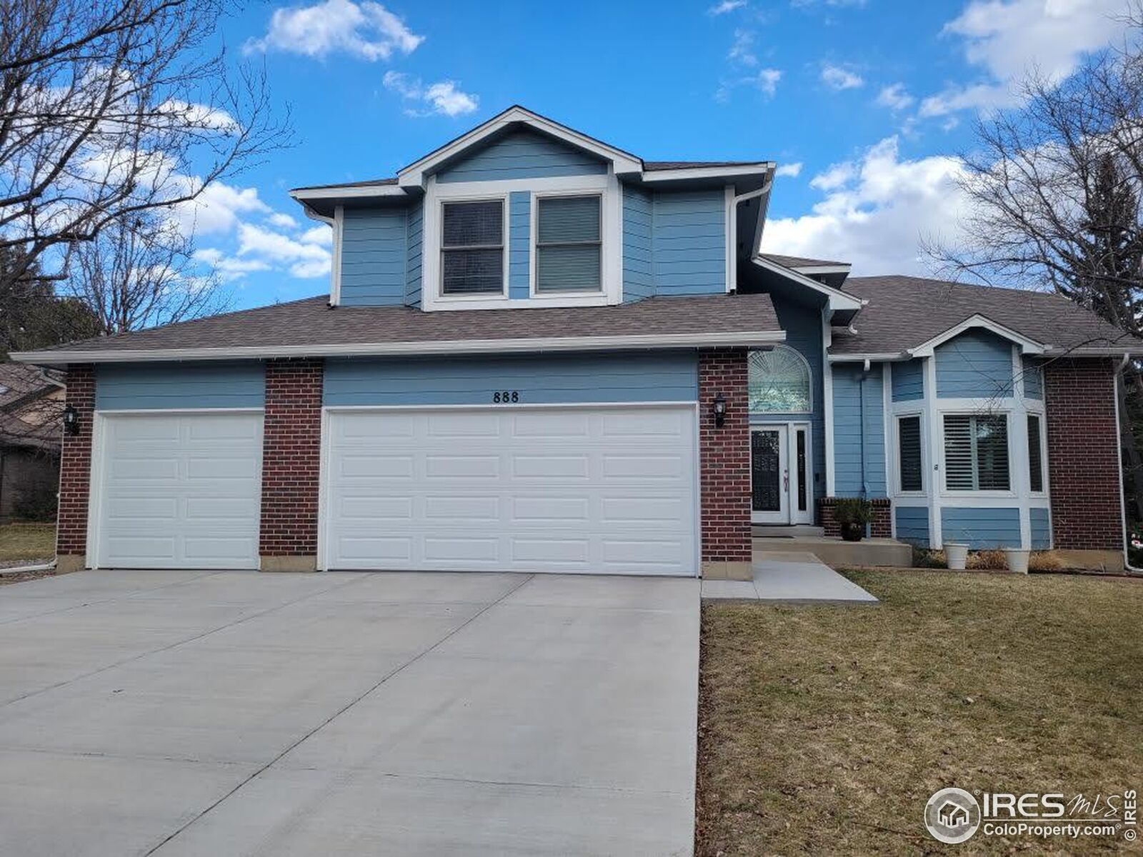 Property Photo:  888 S Palisade Ct  CO 80027 