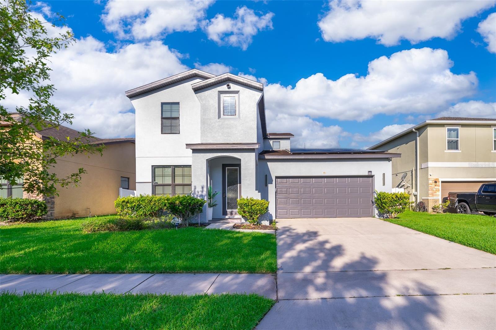 Property Photo: 1062 Hermosa Way FL 34744