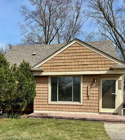 Property Photo:  23058 Orchard Lake Road  MI 48336 