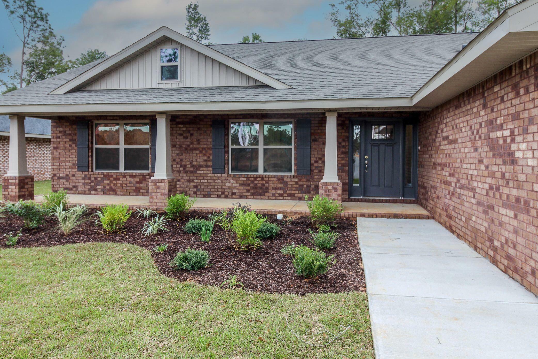 Property Photo:  5826 Crestlake Drive  FL 32536 