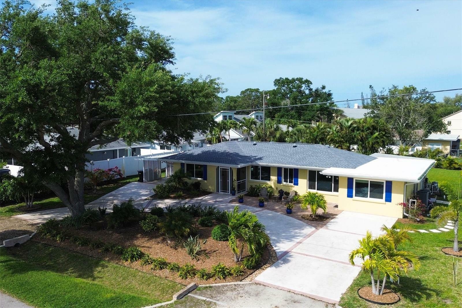 Property Photo:  305 Park Lane Drive  FL 34285 