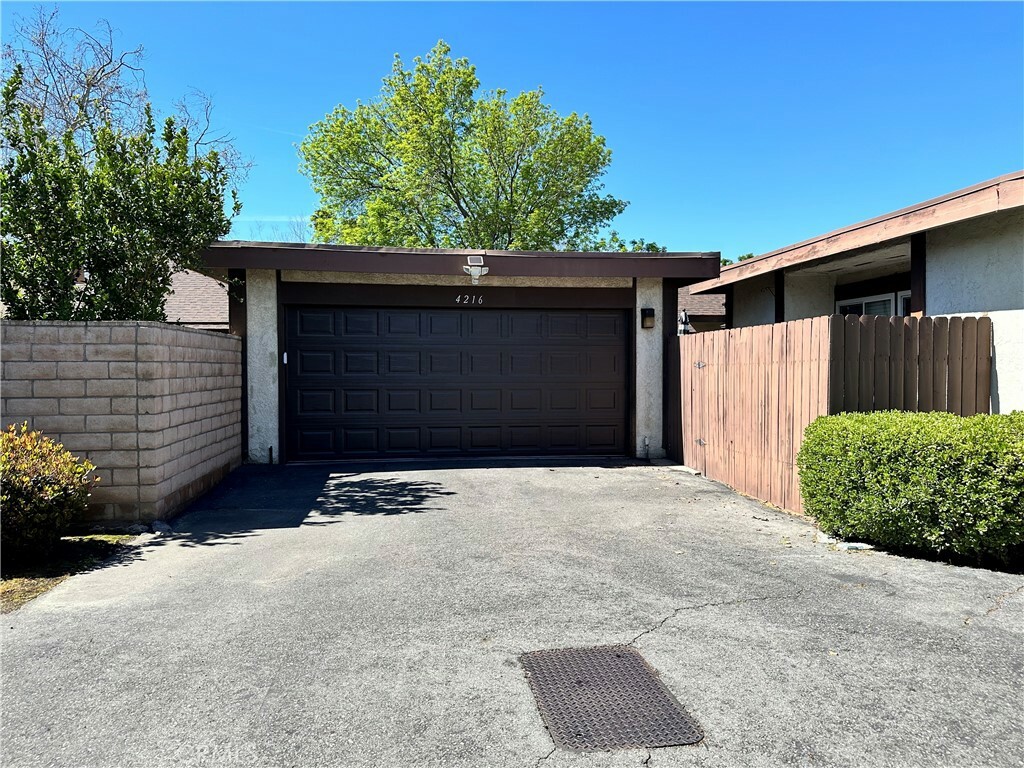 Property Photo:  4216 Kingsbury Place  CA 92503 