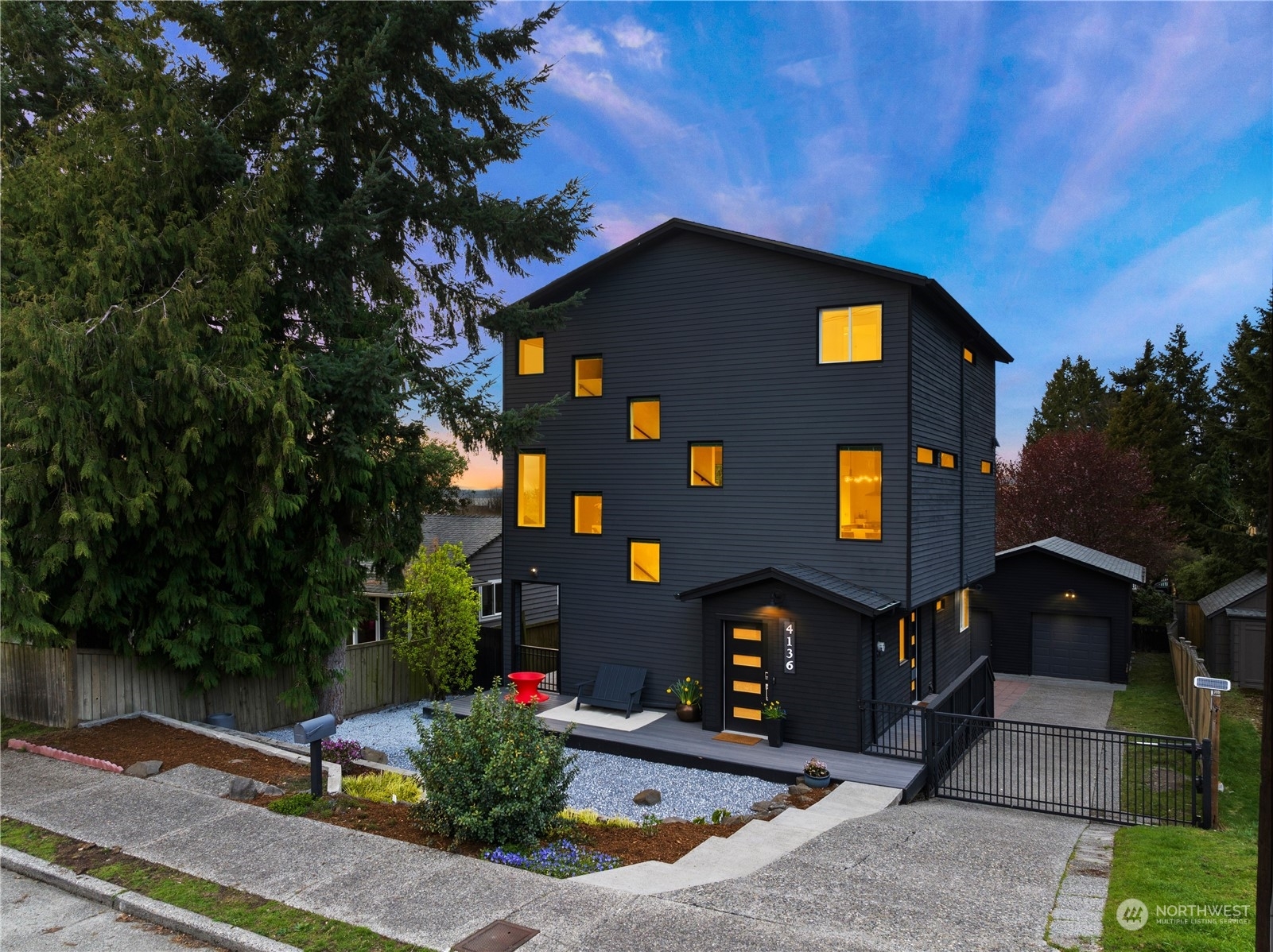 Property Photo:  4136 SW Austin Street  WA 98136 