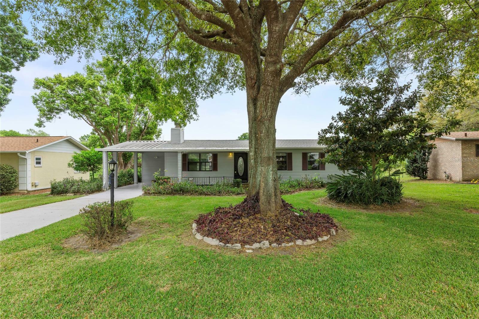 Property Photo:  43 Aberdeen Circle  FL 34788 