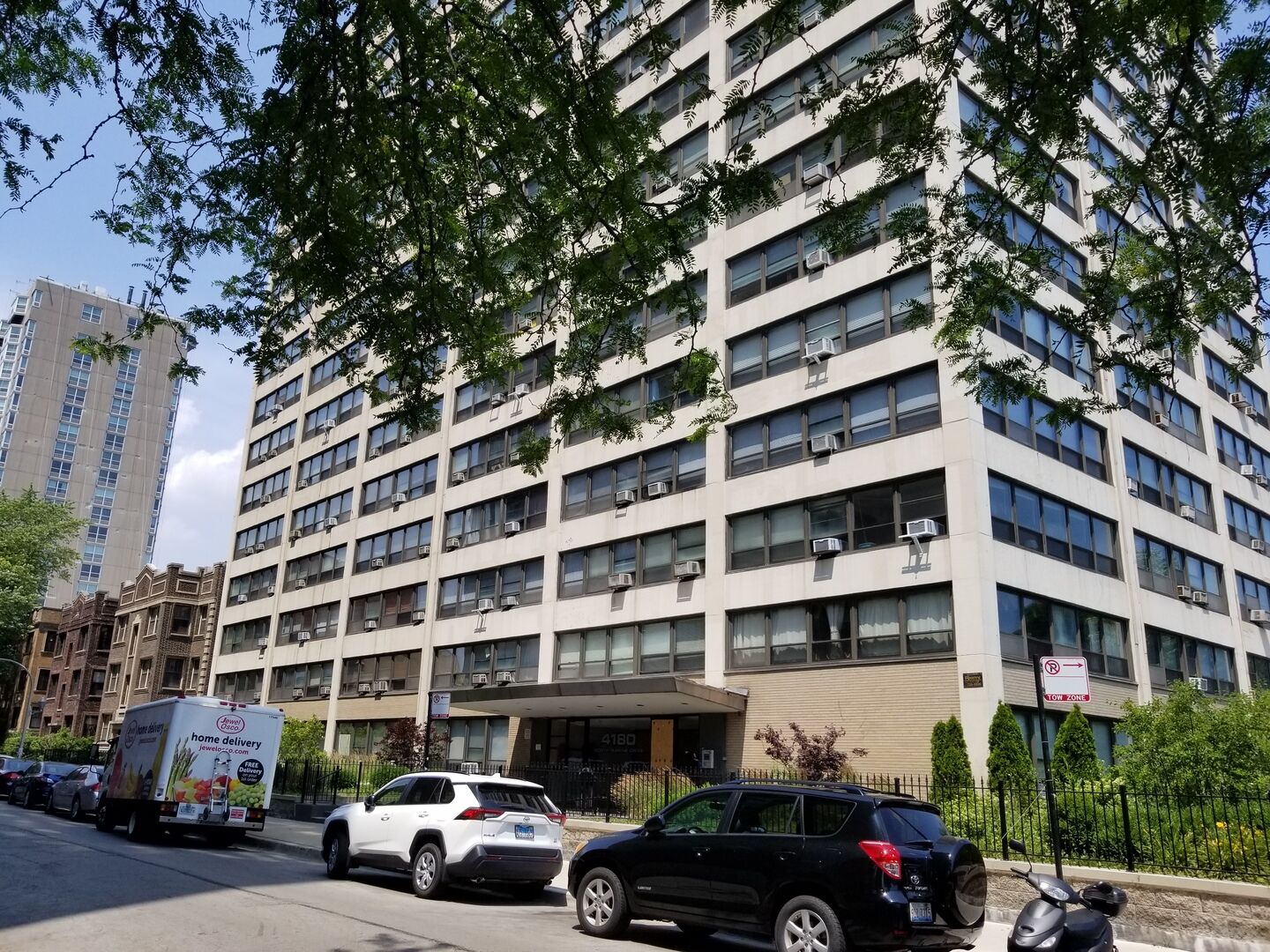 Property Photo: 4180 N Marine Drive 209 IL 60613