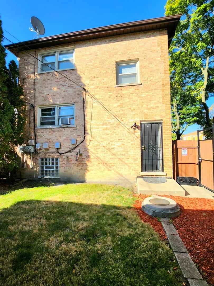 Property Photo:  7201 S Fairfield Avenue 2  IL 60629 