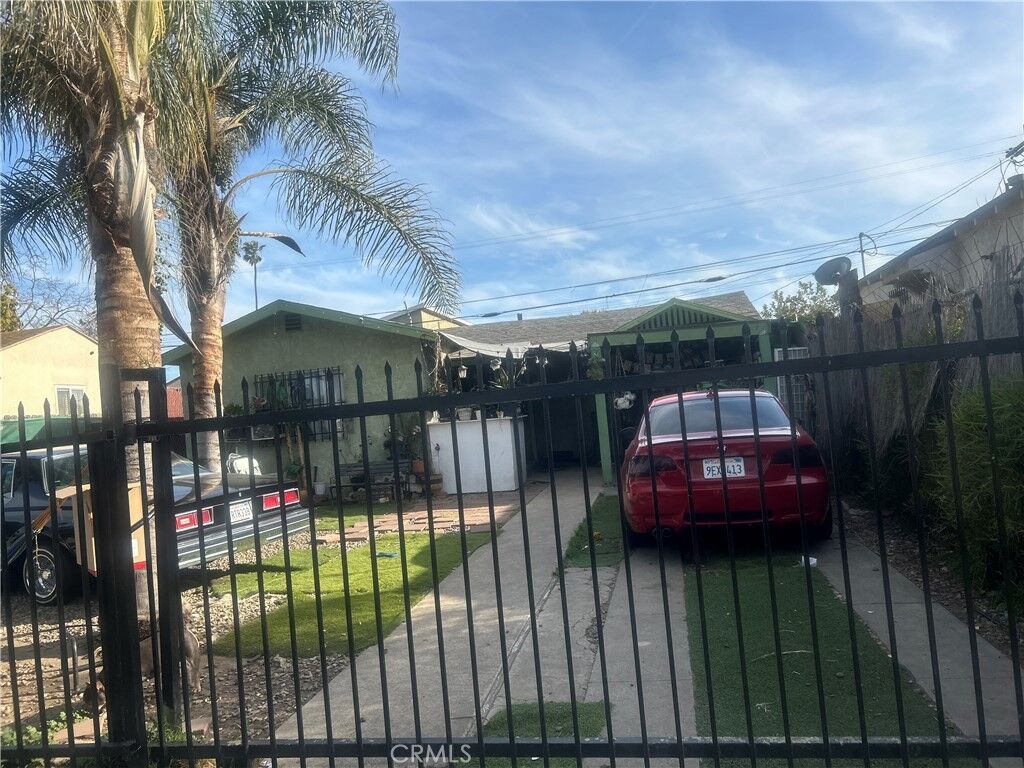 Property Photo: 122 E 98th Street CA 90003