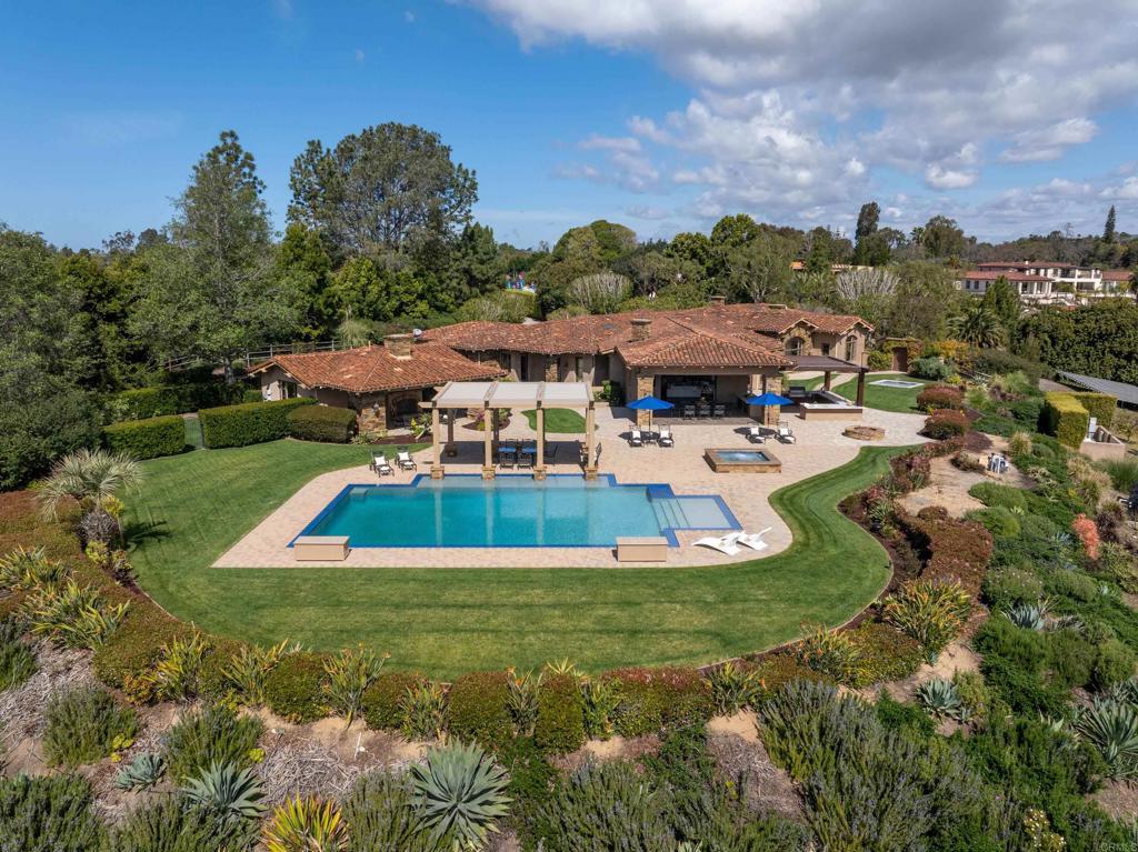 Property Photo:  17337 Via De Fortuna  CA 92067 