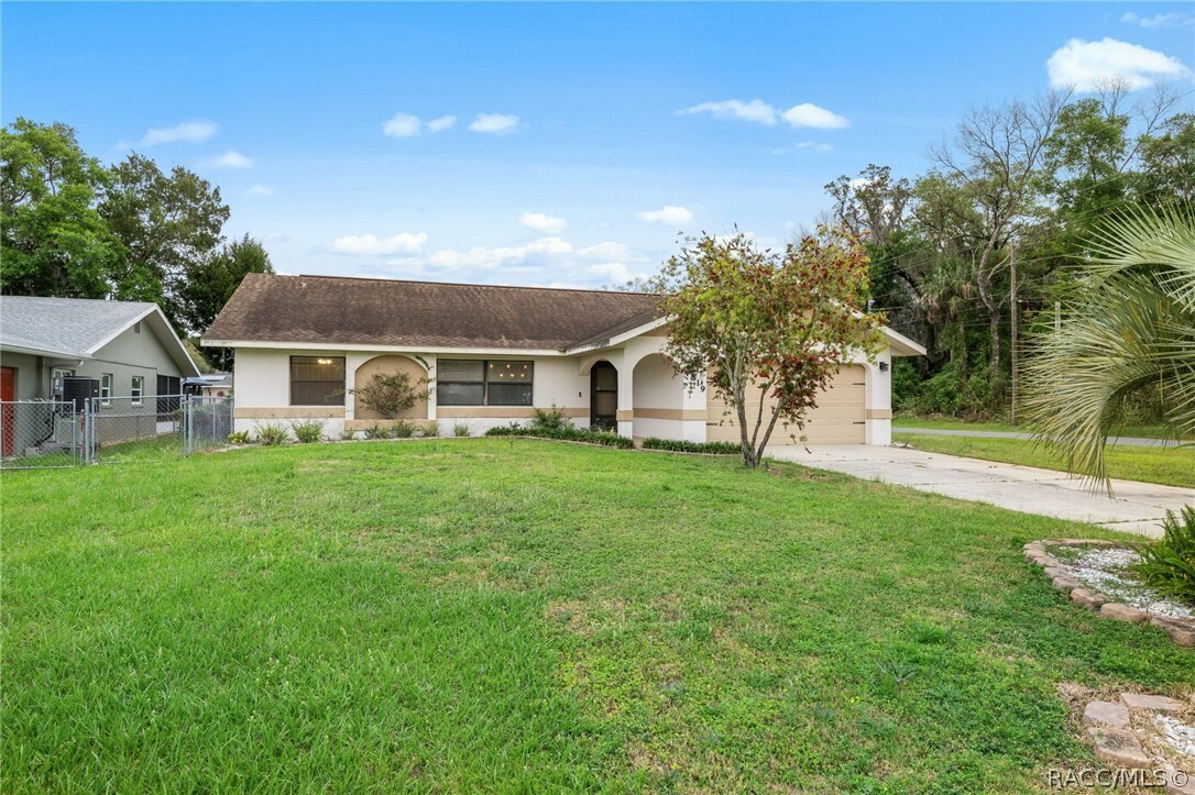 Property Photo:  3819 N Eagle Point  FL 34428 