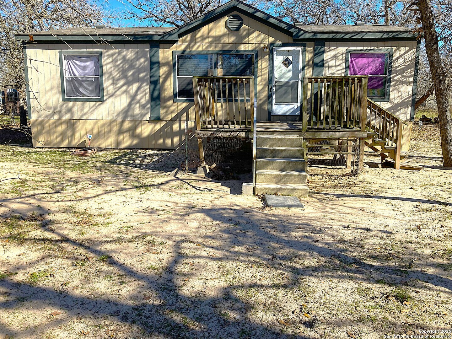 Property Photo:  115 Dinks Ln  TX 78155 