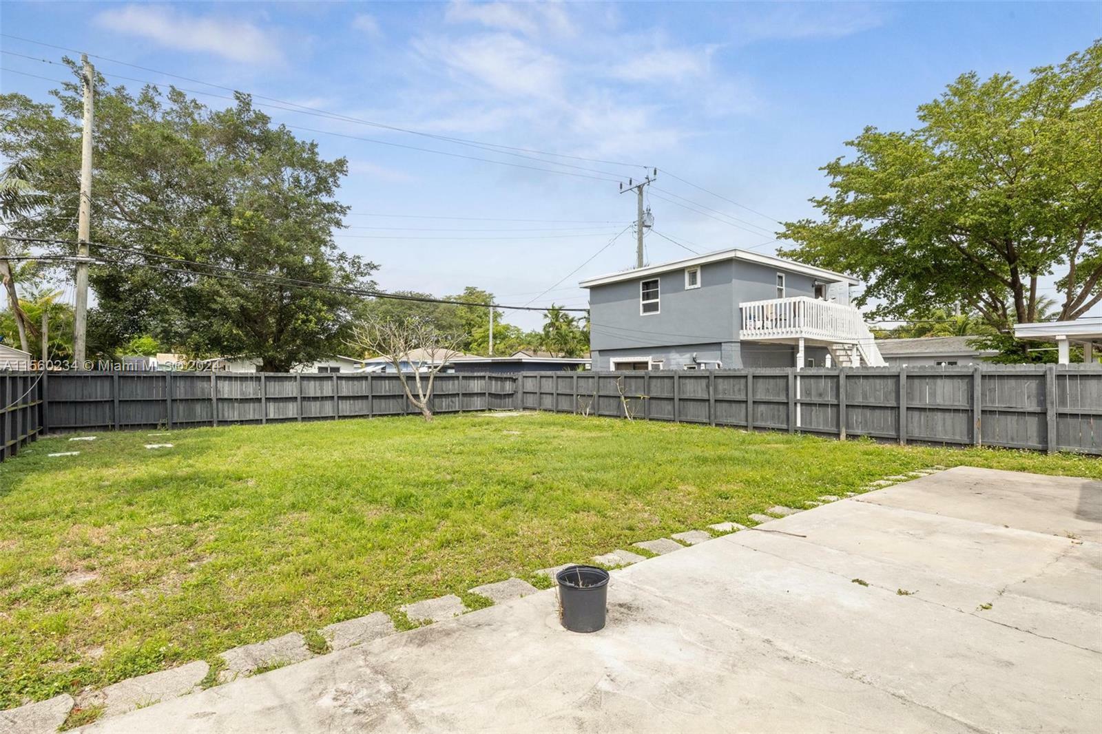 Property Photo:  1437 NE 3rd Ave  FL 33304 