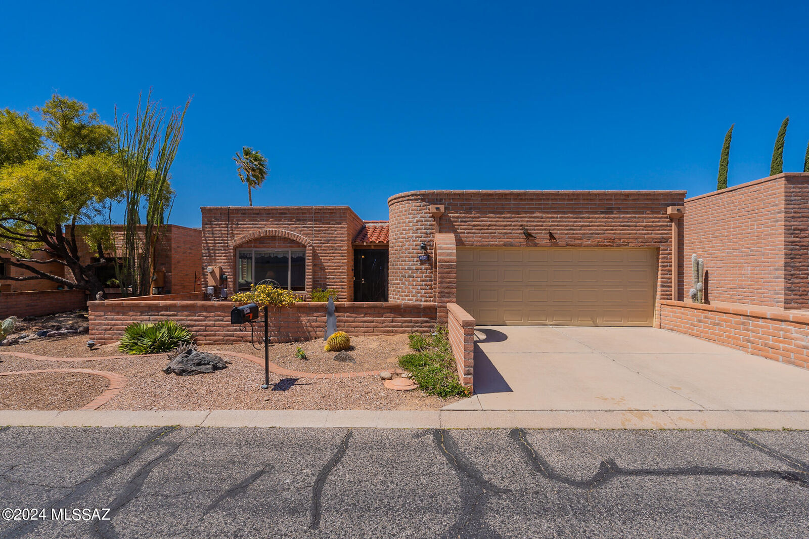 Property Photo:  1673 W Retorno De Manana  AZ 85622 