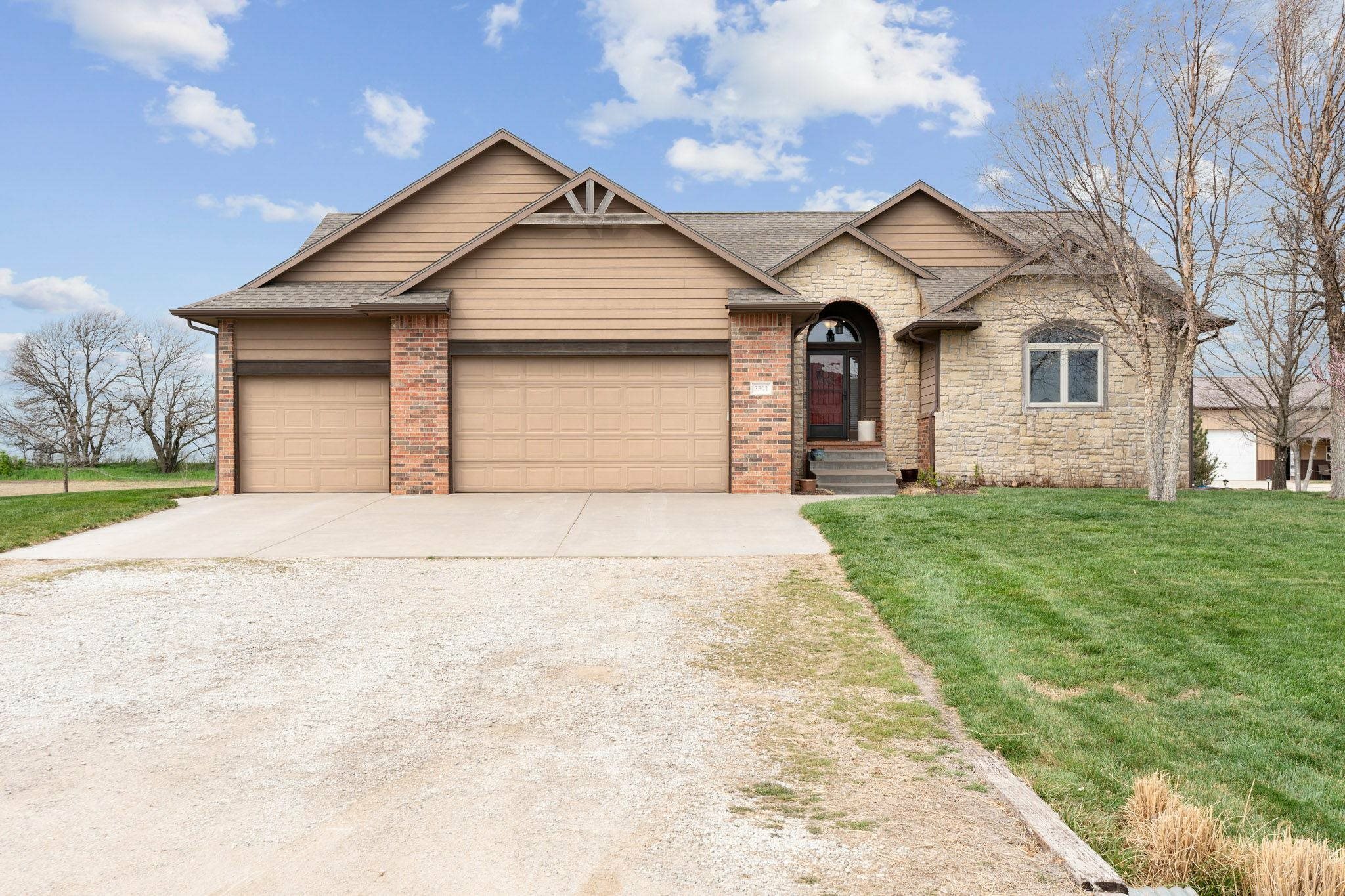 Property Photo:  3301 S Deer Creek St  KS 67052 