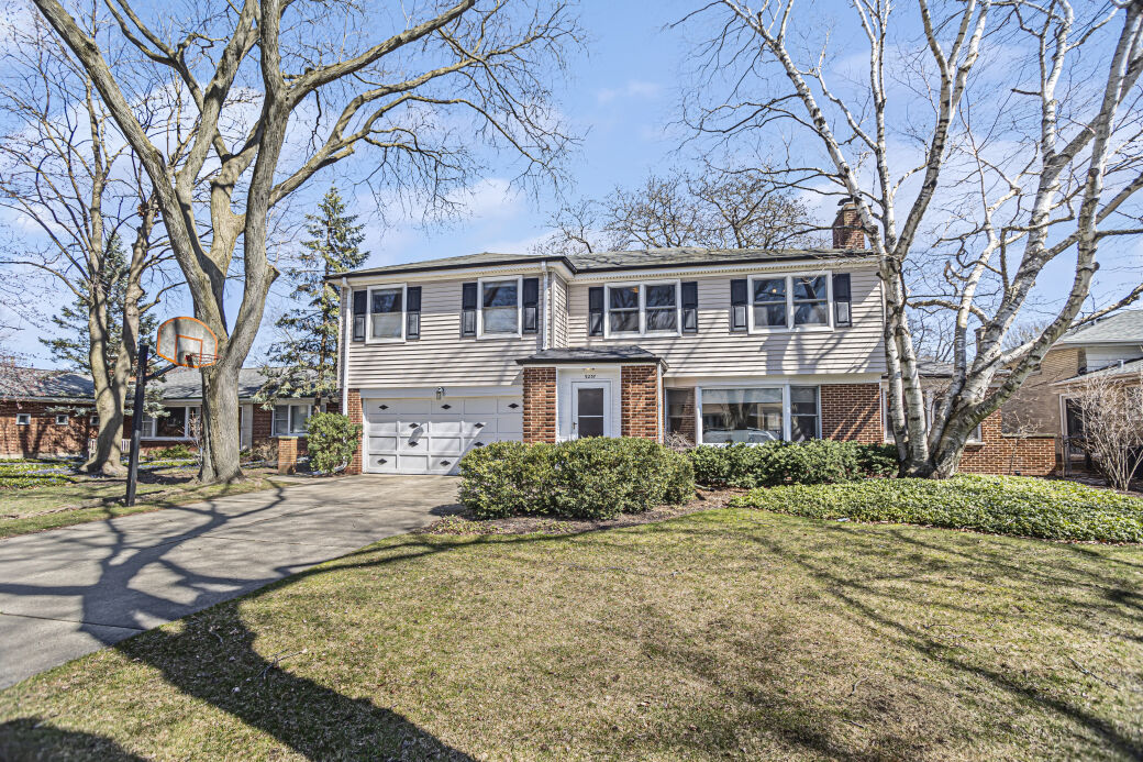 Property Photo: 9237 Hamlin Avenue IL 60203