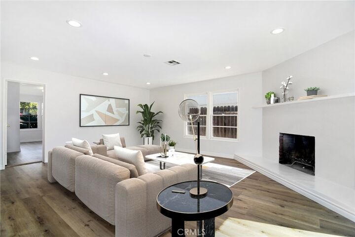 Property Photo:  21042 Ingomar Street  CA 91304 