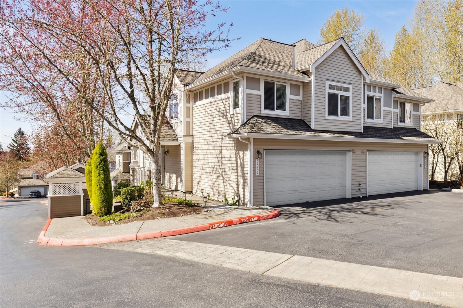 Property Photo:  6627 SE Cougar Mountain Way 3  WA 98006 