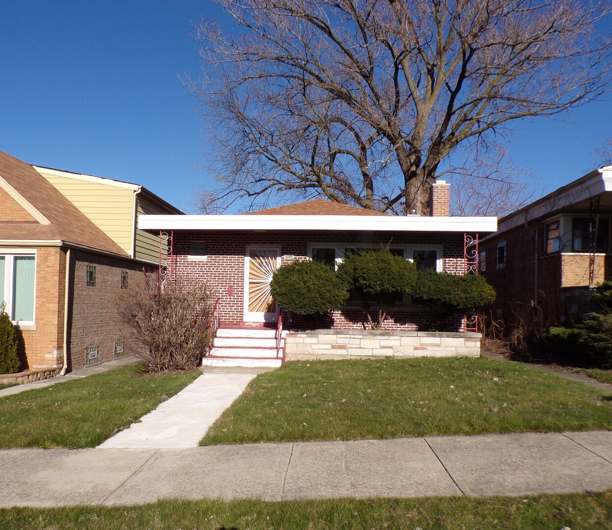 Property Photo: 9147 S Clyde Avenue IL 60617