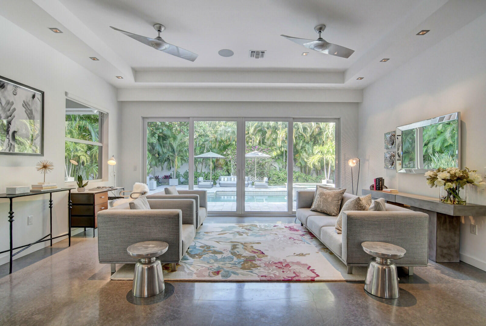 Property Photo: 717 NE 1st Court FL 33483