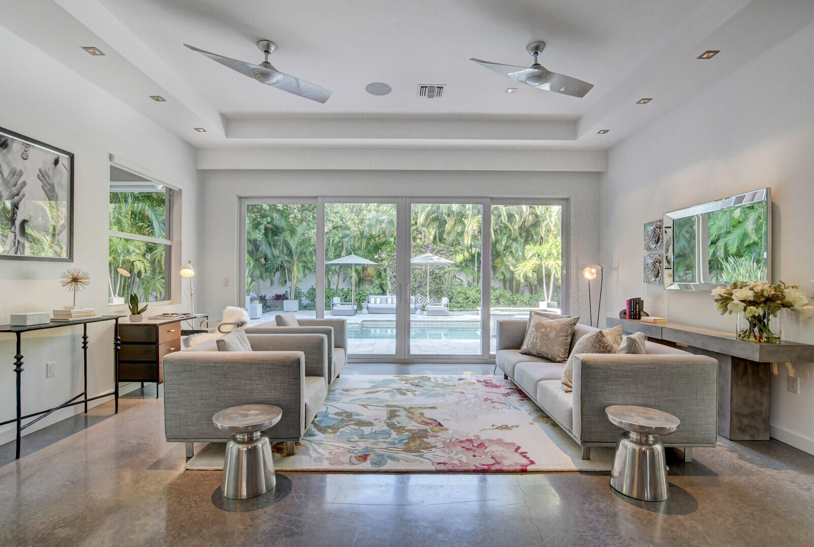 Property Photo:  717 NE 1st Court  FL 33483 