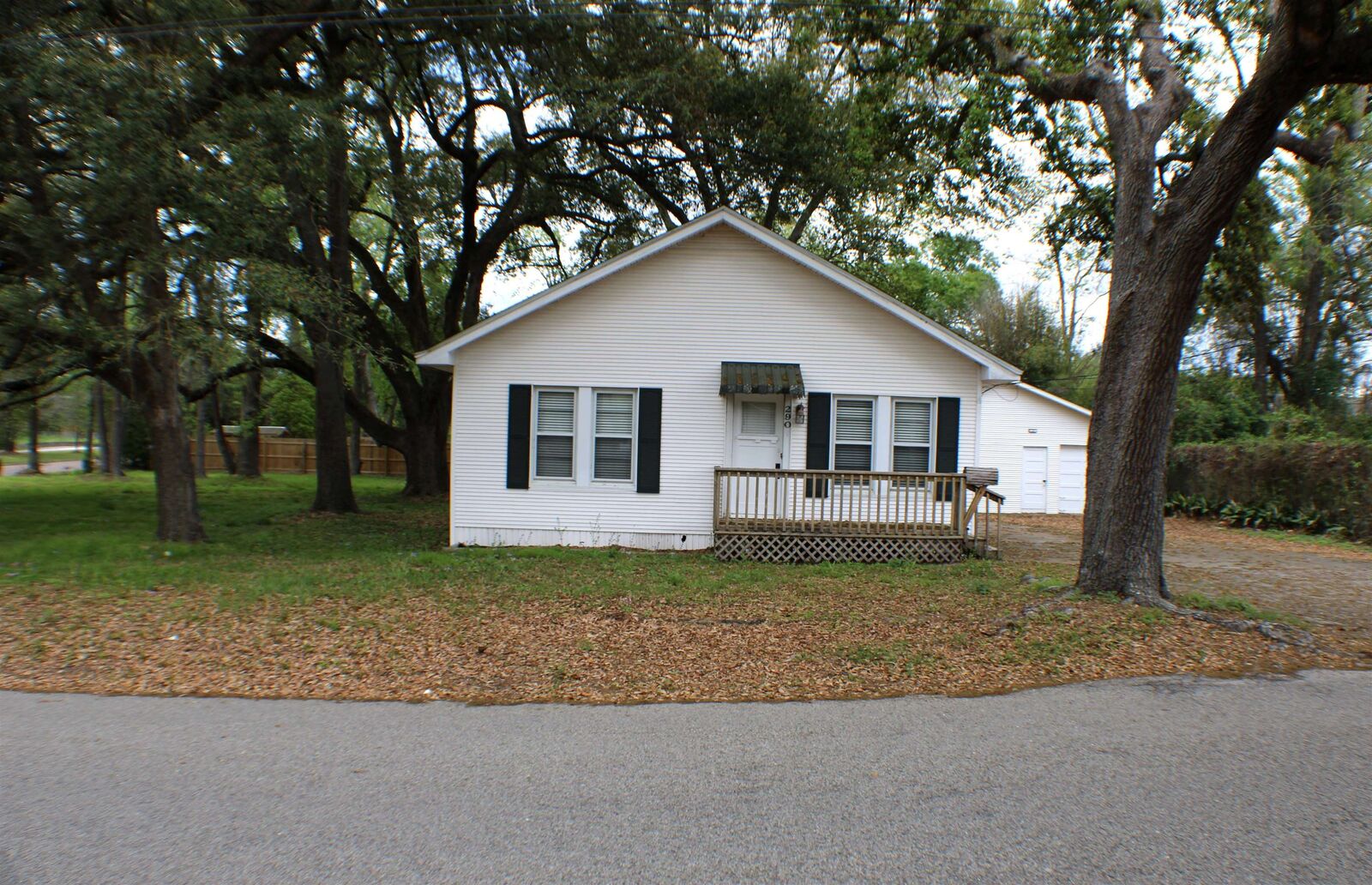 Property Photo:  290 Belvedere  TX 77706 