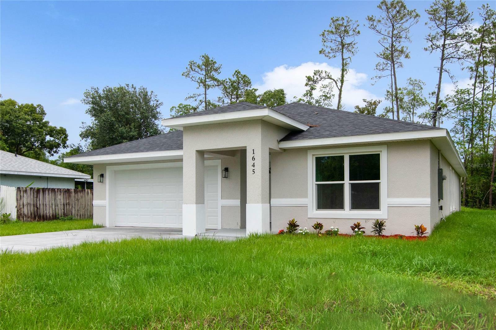 Property Photo:  1645 6th Avenue  FL 32724 